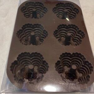 Crate & Barrel 6-Cup mini-Tiered Silicone cake Pan NEW Non-Stick Baking Mold